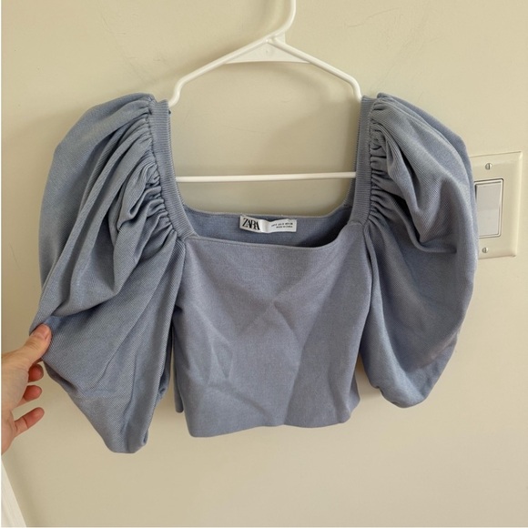 Zara Knit Bubble Sleeve Top
Size: S Zara - Picture 2 of 4